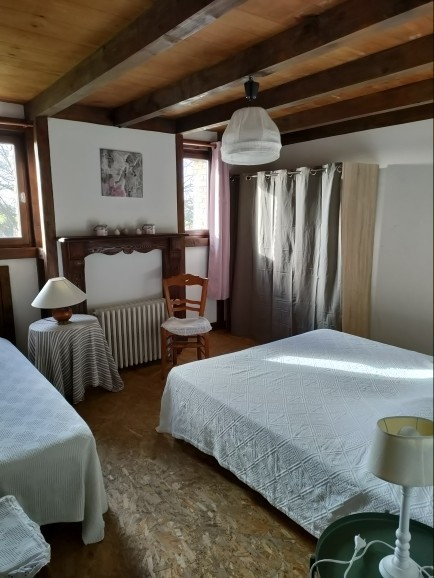 CHAMBRE PARENTALE 1 LIT 160 1 LIT 90 GITE 1546